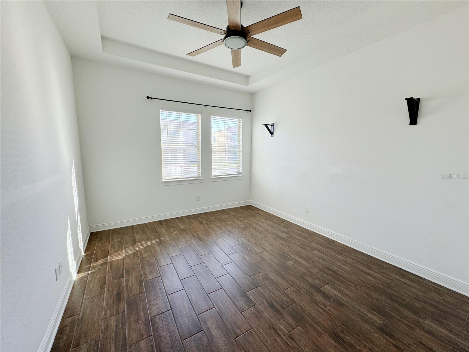 WATERSIDE/JOHNS LK-PH 2A - Residential Lease