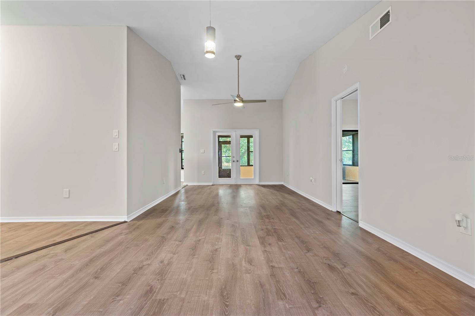 SPRING HILL - Residential