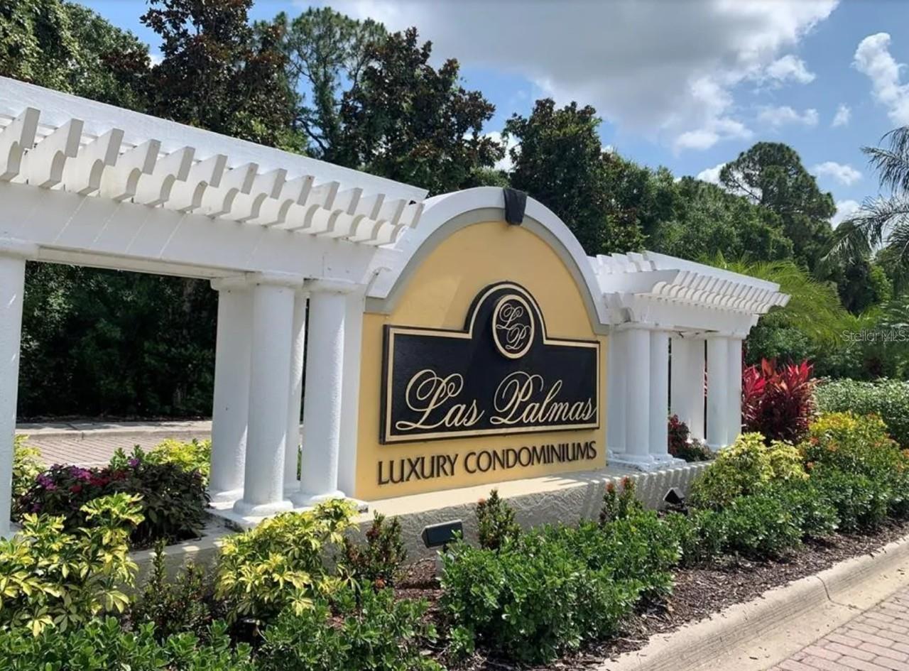 GREAT LOCATION. This property is located next to UTC mall, UTC shopping centers, Fine dining restaurants. This unit features 2 bedrooms and 2 bathrooms with large living room looking out the pond, new vinyl flooring, 1 car garage.
