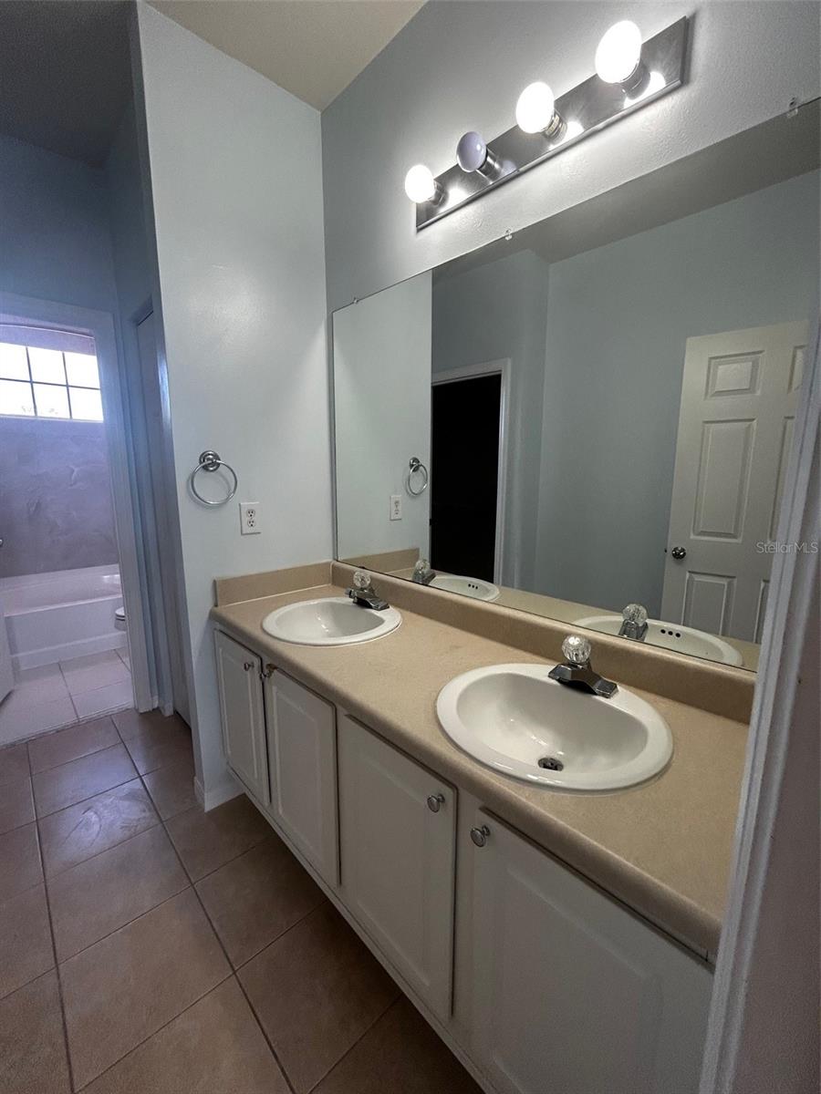 LAS PALMAS OF SARASOTA - Residential Lease