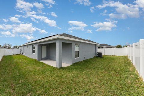 A home in AUBURNDALE