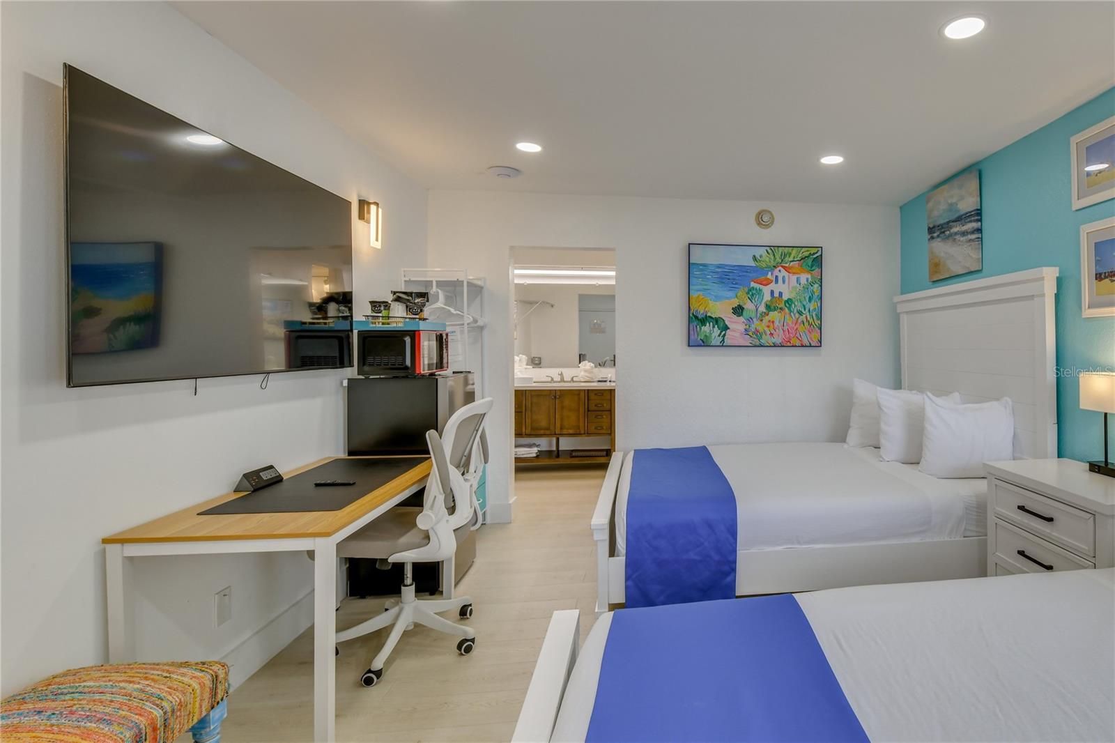 7150 N TAMIAMI TRAIL C216, SARASOTA, FL, 34243 2 7150 N TAMIAMI TRAIL C216