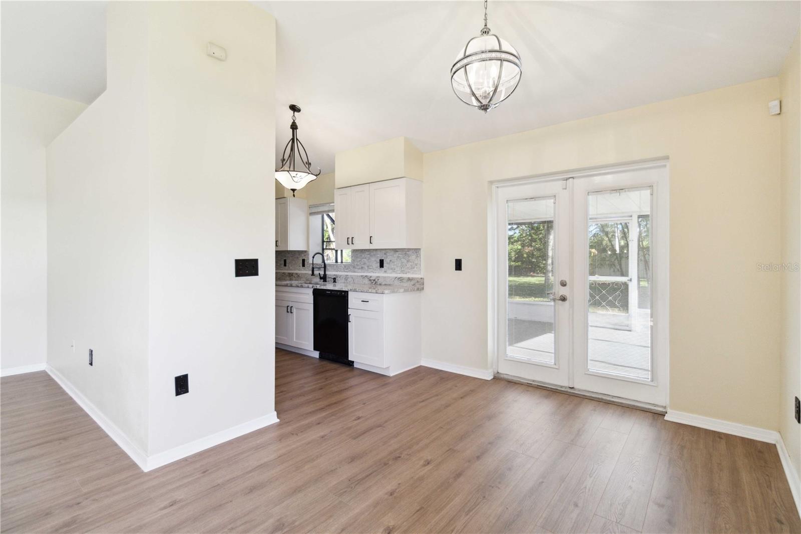 CENTRE LAKE - Residential Lease