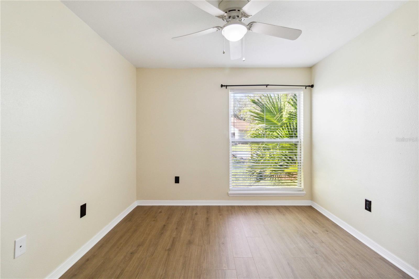 CENTRE LAKE - Residential Lease
