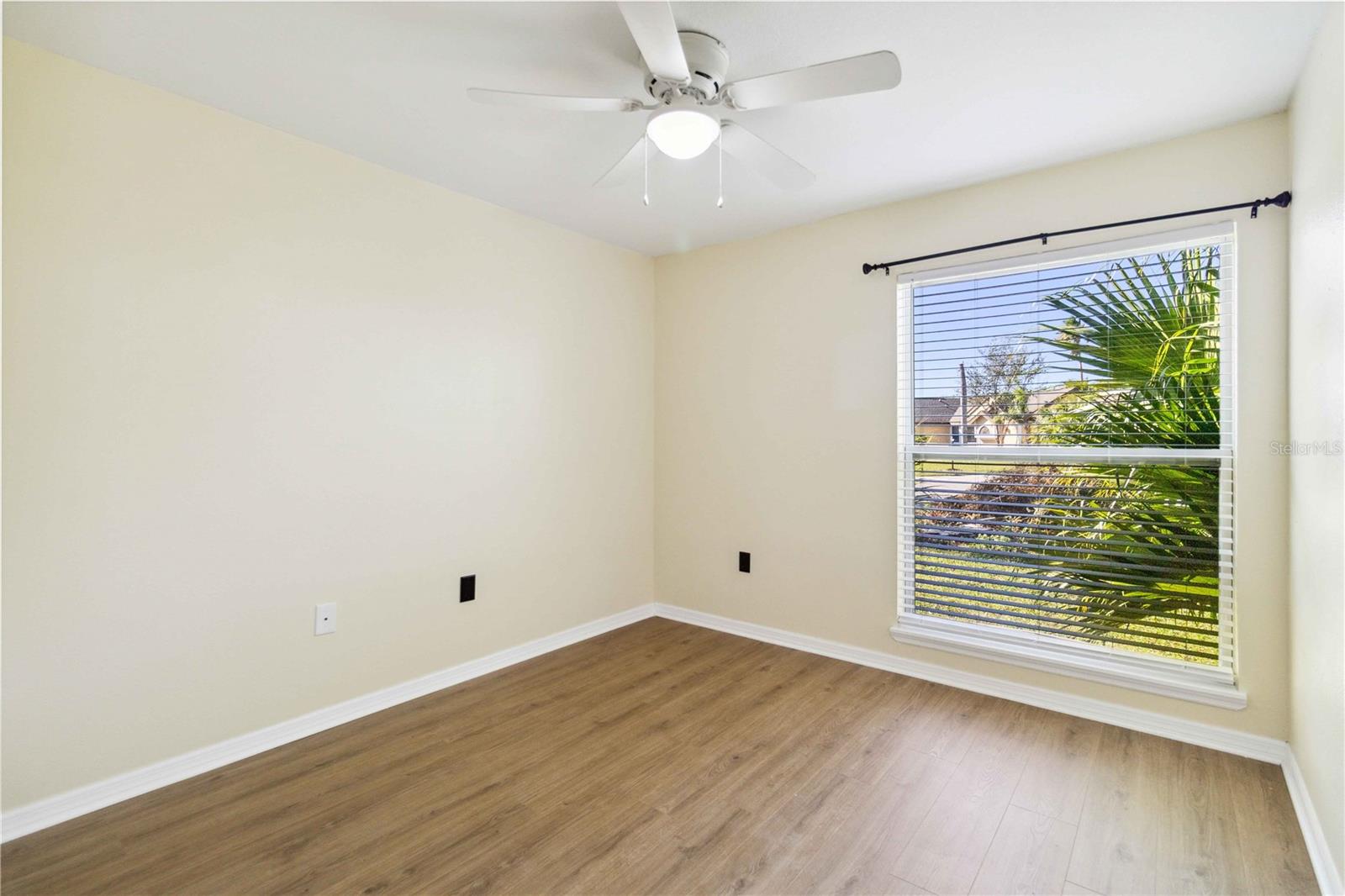 CENTRE LAKE - Residential Lease