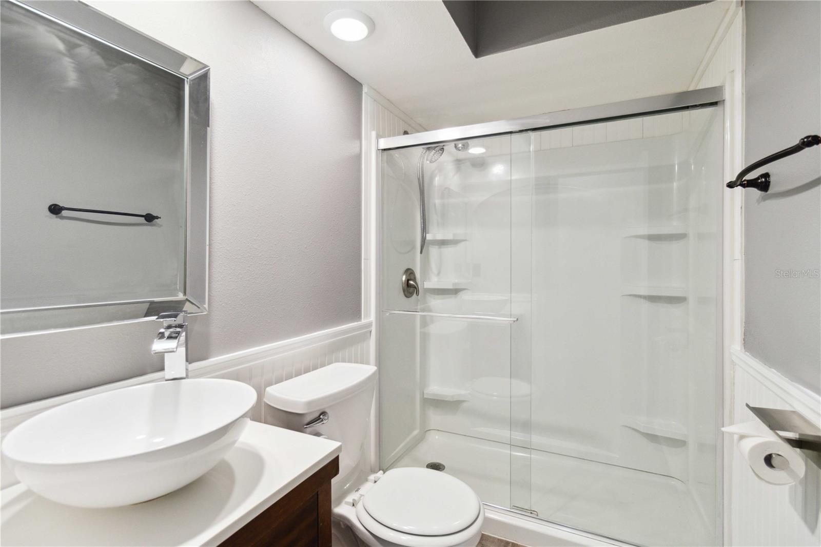 CENTRE LAKE - Residential Lease