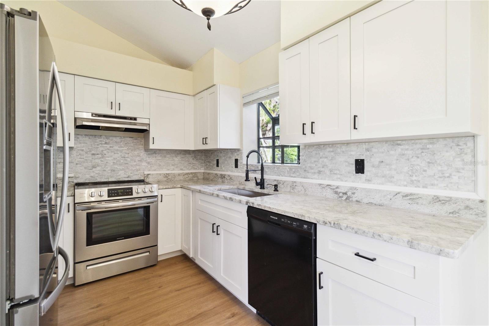 CENTRE LAKE - Residential Lease