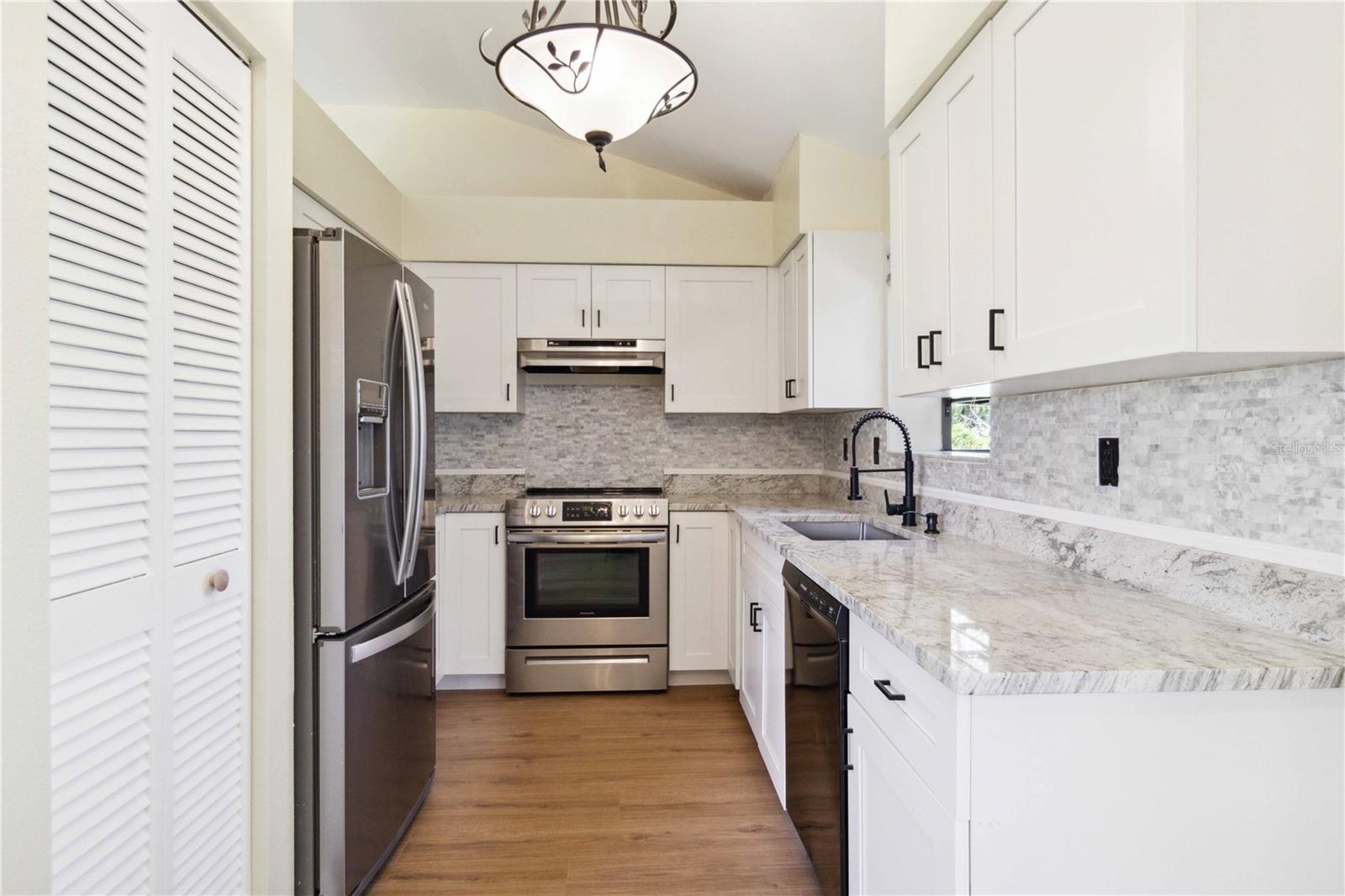 CENTRE LAKE - Residential Lease