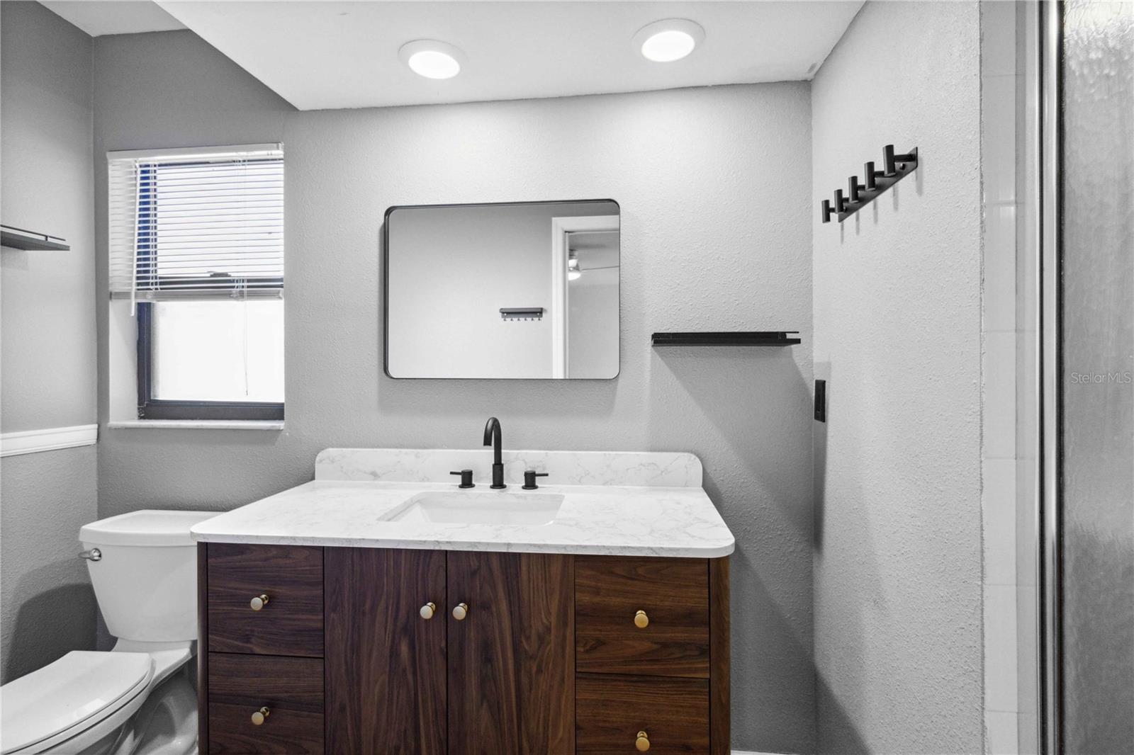 CENTRE LAKE - Residential Lease