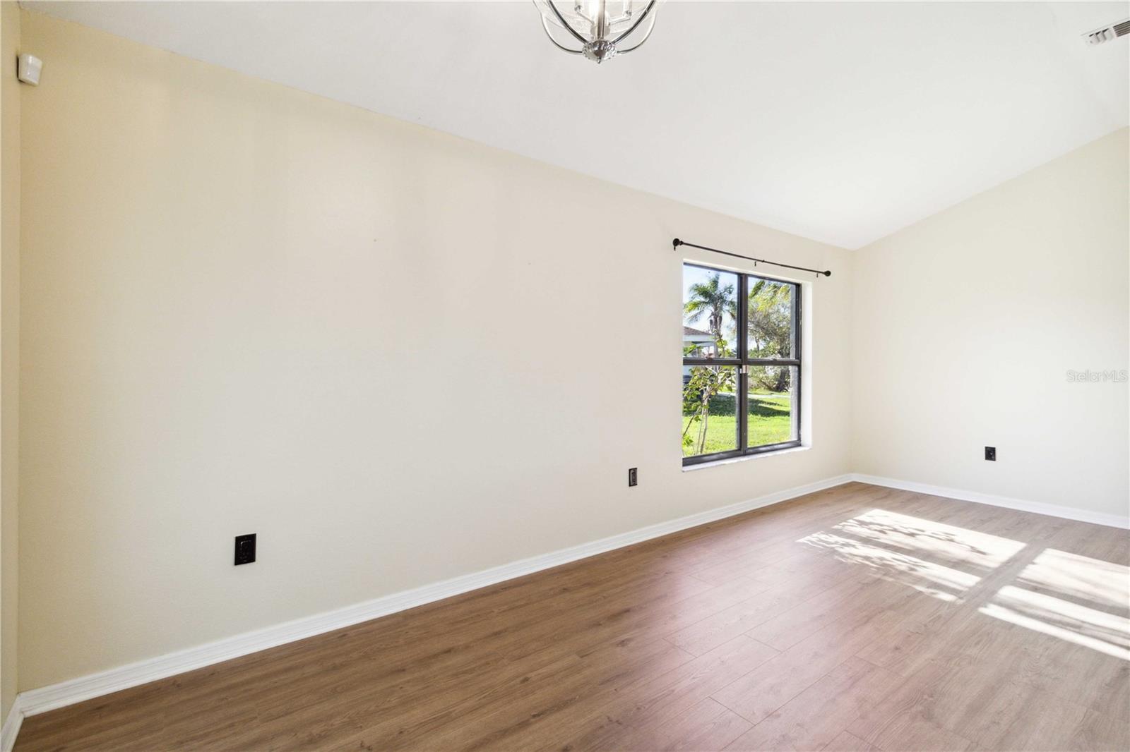 CENTRE LAKE - Residential Lease