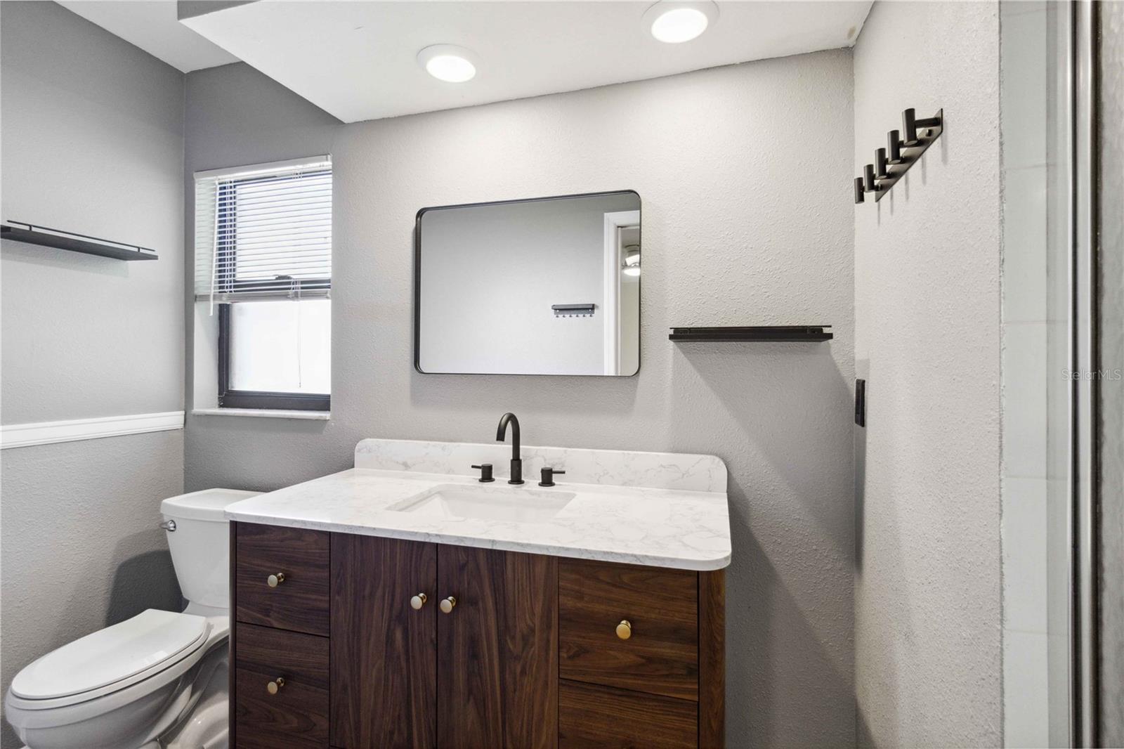 CENTRE LAKE - Residential Lease