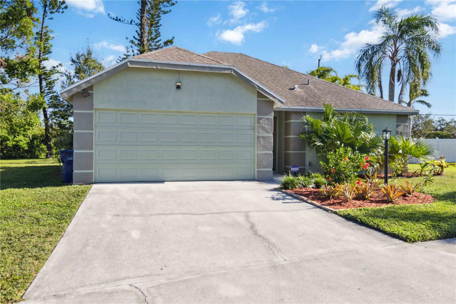 CENTRE LAKE - Residential Lease