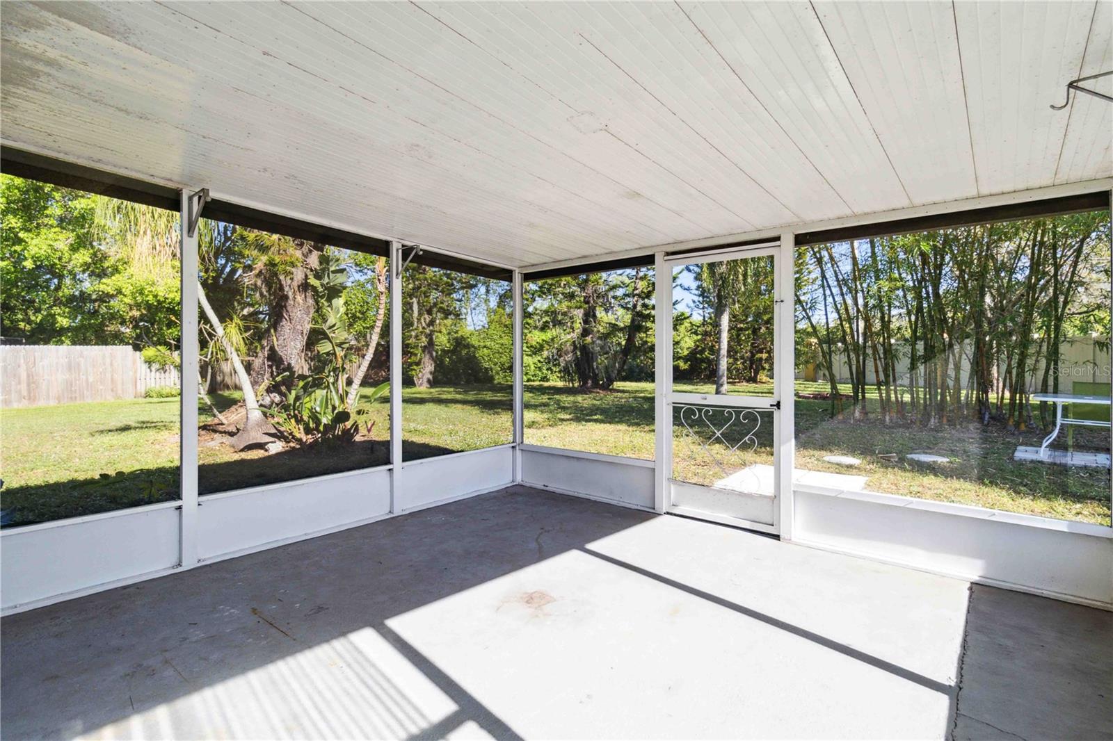 CENTRE LAKE - Residential Lease