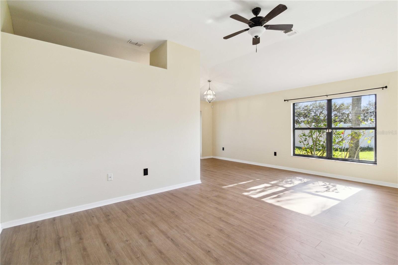 CENTRE LAKE - Residential Lease
