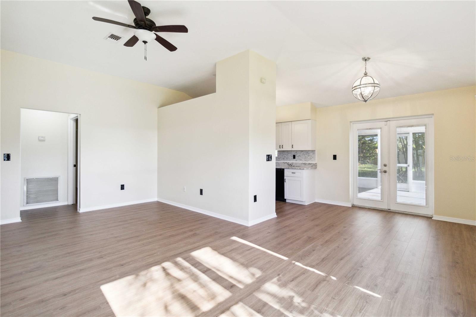 CENTRE LAKE - Residential Lease