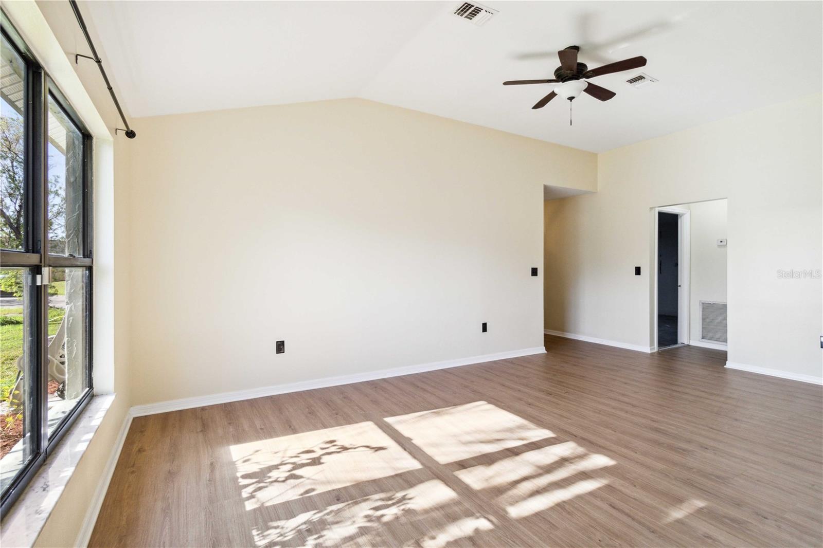CENTRE LAKE - Residential Lease