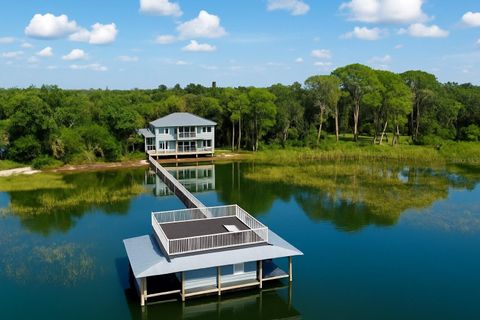 Photo of 424 Lake Mirror Drive, Lake Placid, FL 33852 (MLS # O6348952)