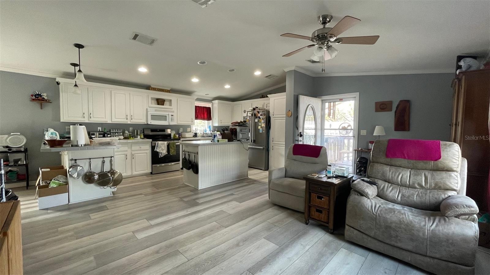 6206 COMPASS LANE