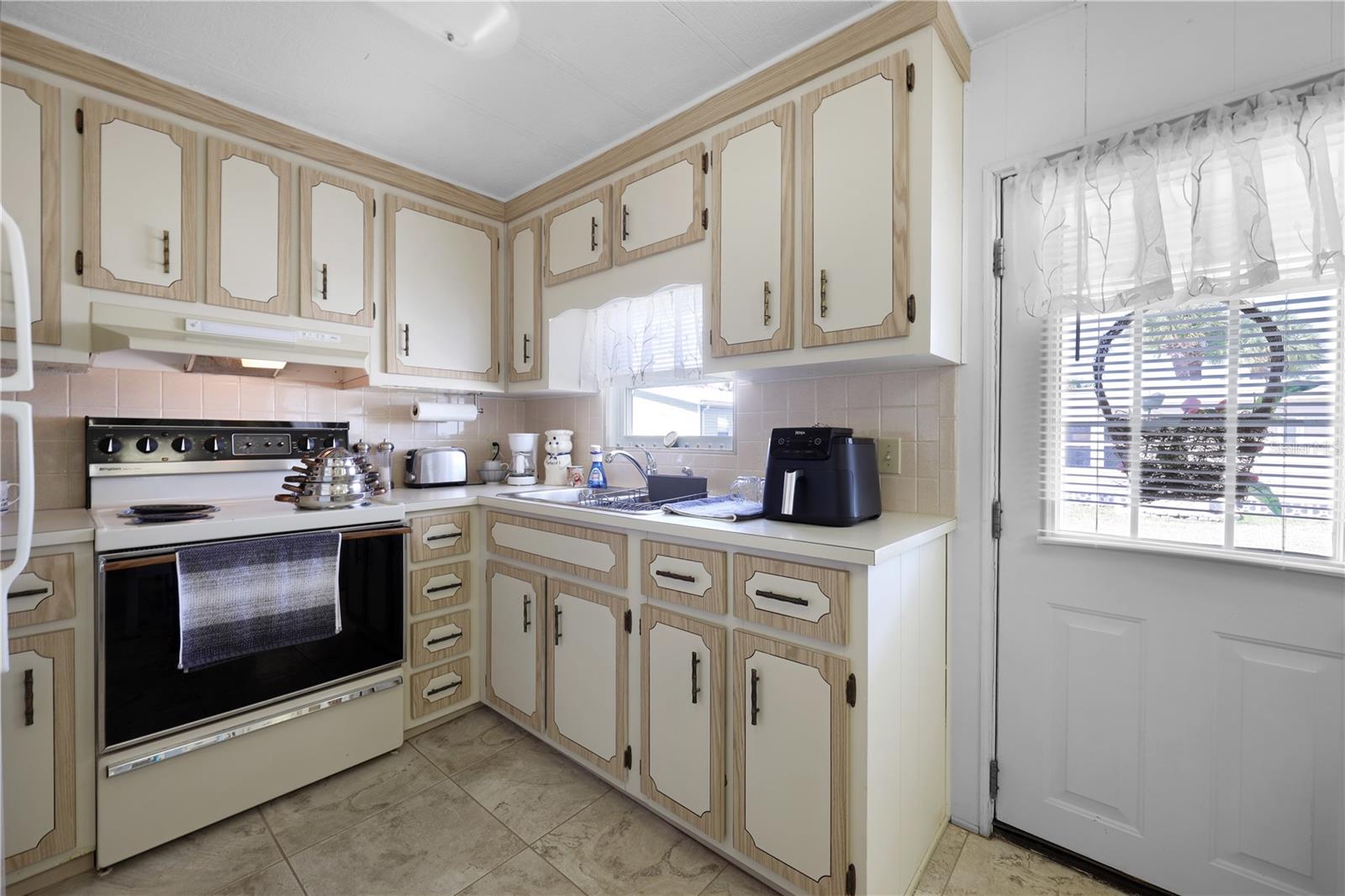 MAPLE LEAF ESTATES - Residential