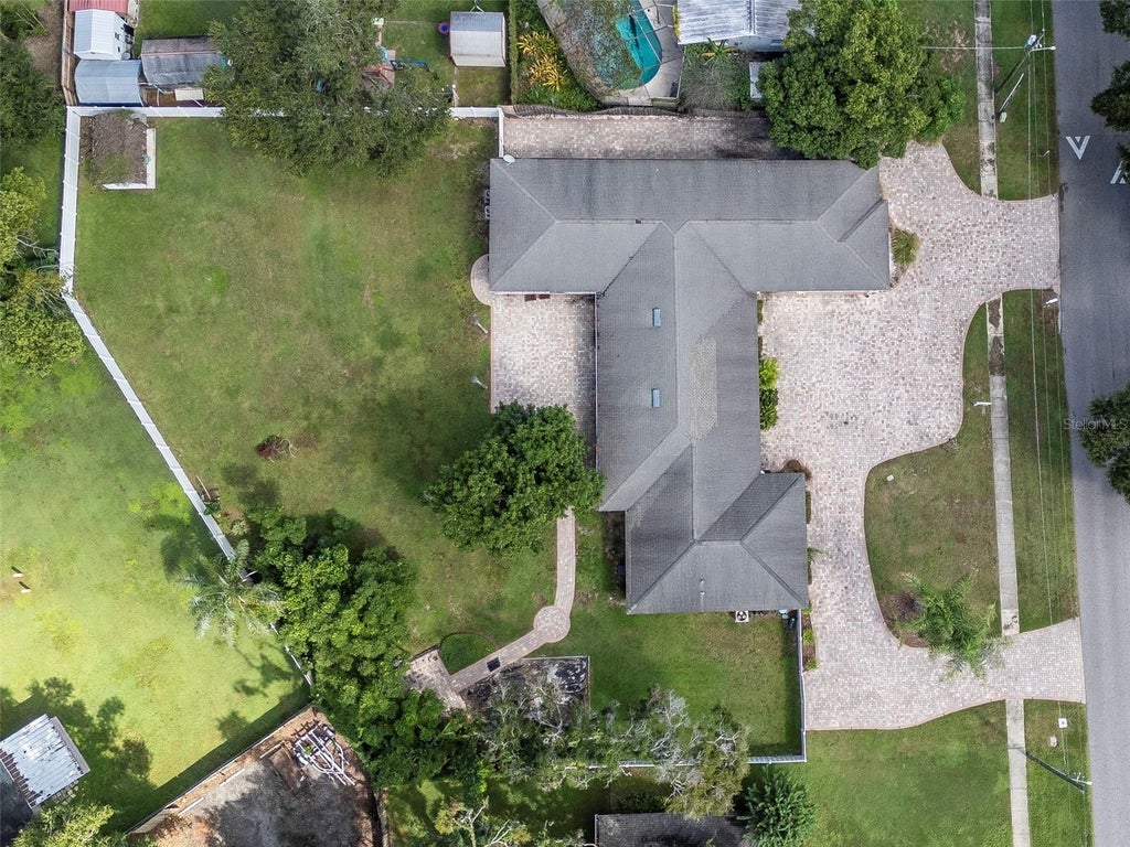Photo of 712 S Oakwood Avenue, Brandon, FL 33511 (MLS # TB8508815)