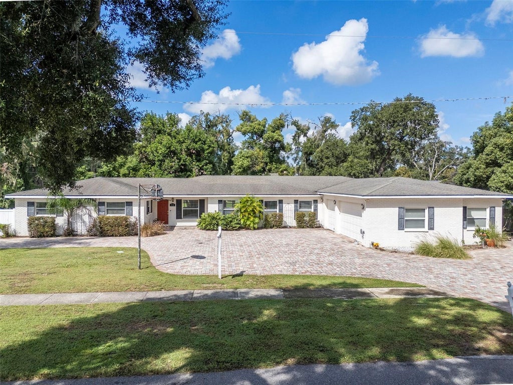 Photo of 712 S Oakwood Avenue, Brandon, FL 33511 (MLS # TB8508815)