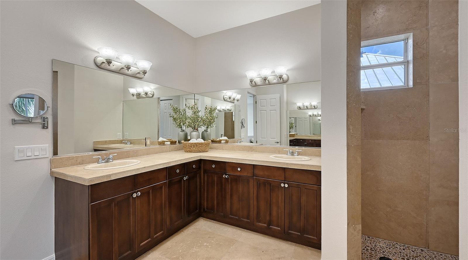 HAWKS HARBOR - Residential