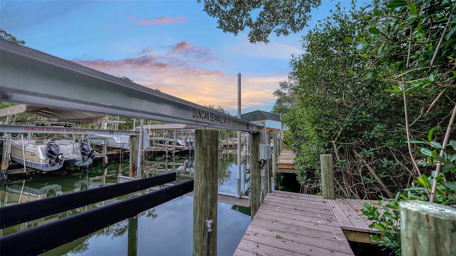 HAWKS HARBOR - Residential