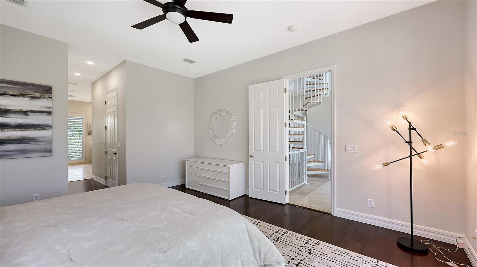 HAWKS HARBOR - Residential