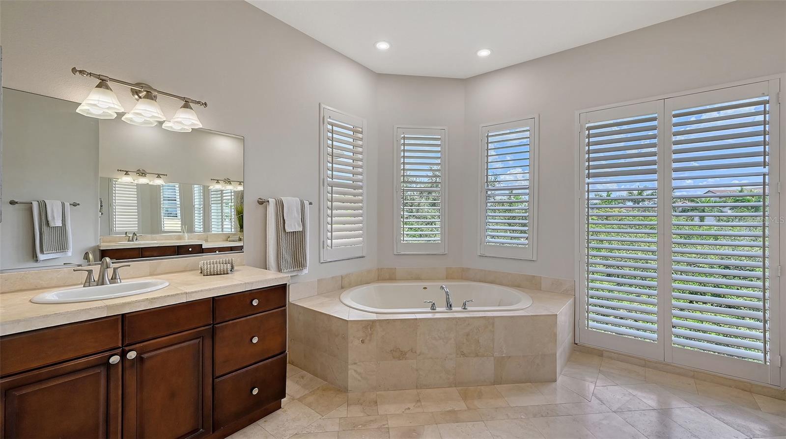 HAWKS HARBOR - Residential