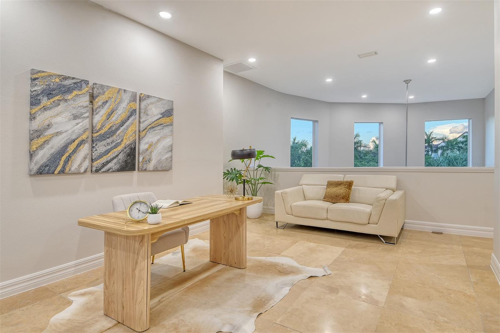 HAWKS HARBOR - Residential