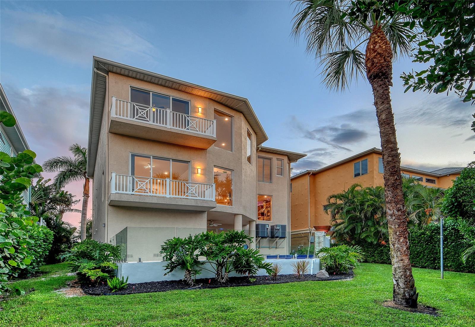 HAWKS HARBOR - Residential