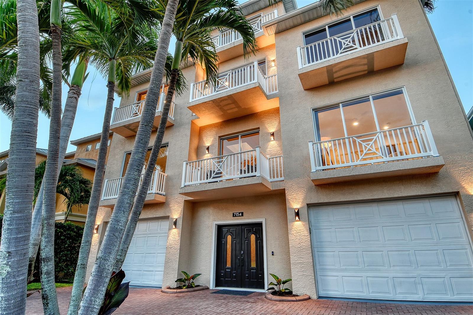 HAWKS HARBOR - Residential