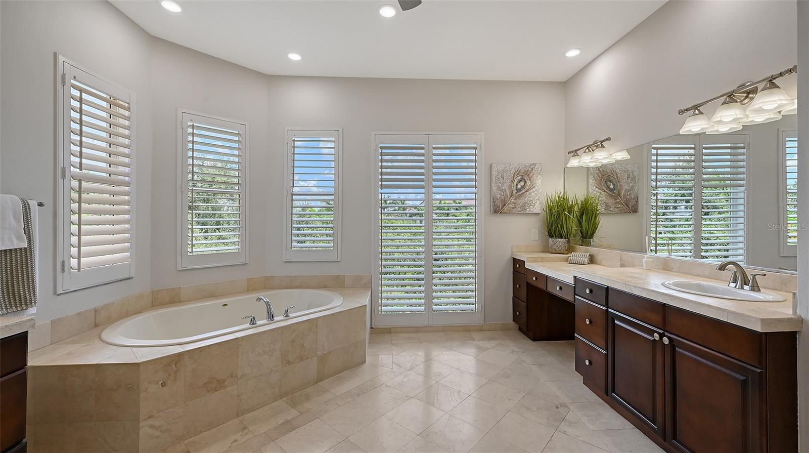 HAWKS HARBOR - Residential