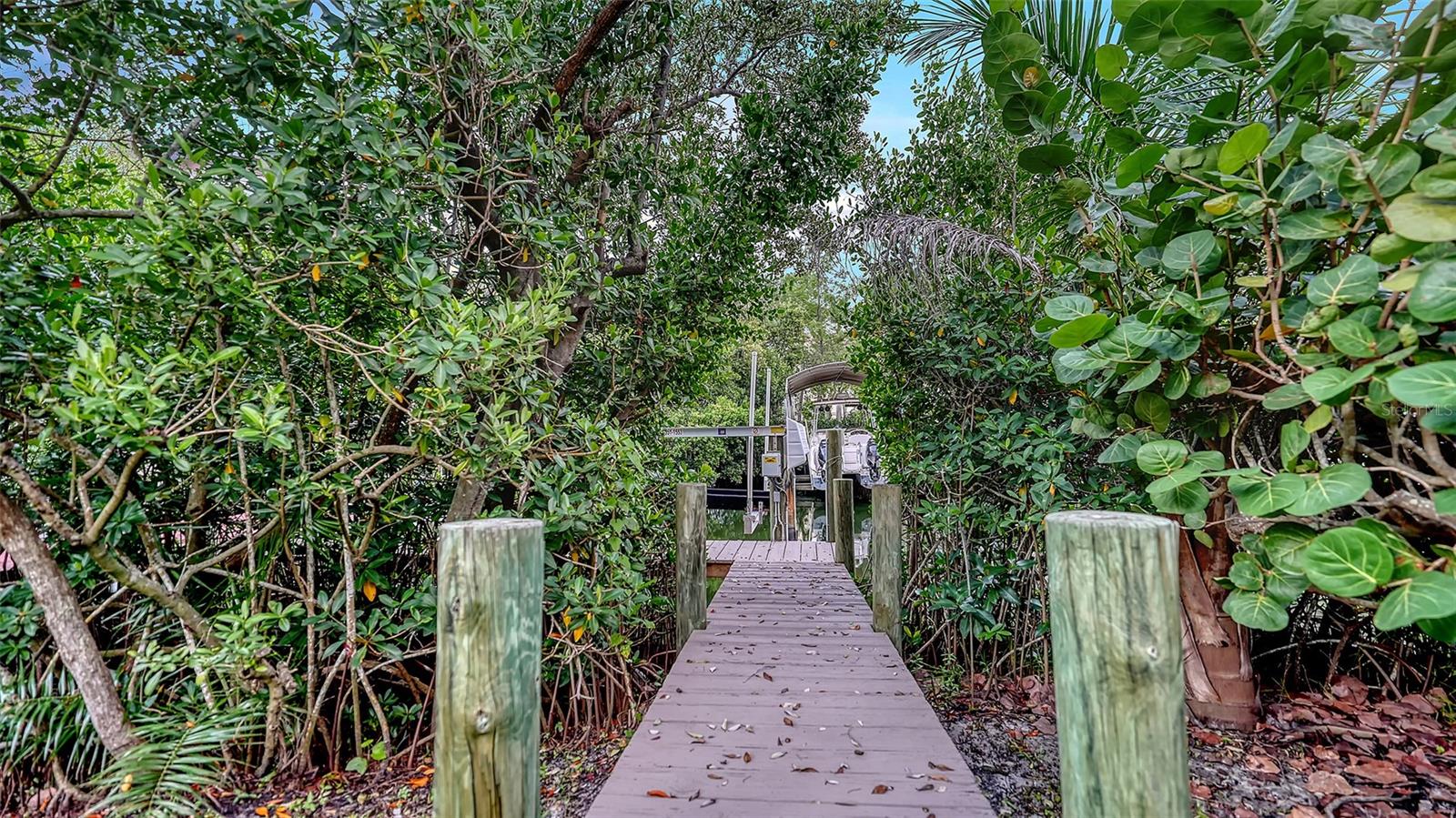 HAWKS HARBOR - Residential