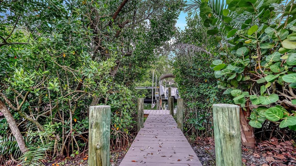Photo of 7154 Hawks Harbor Circle, Bradenton, FL 34207 (MLS # A4660024)