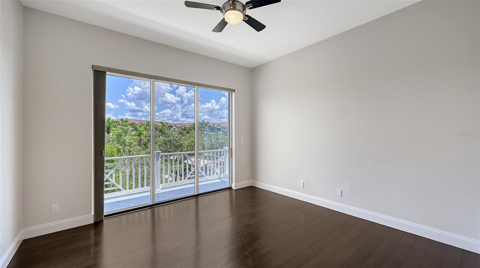 HAWKS HARBOR - Residential