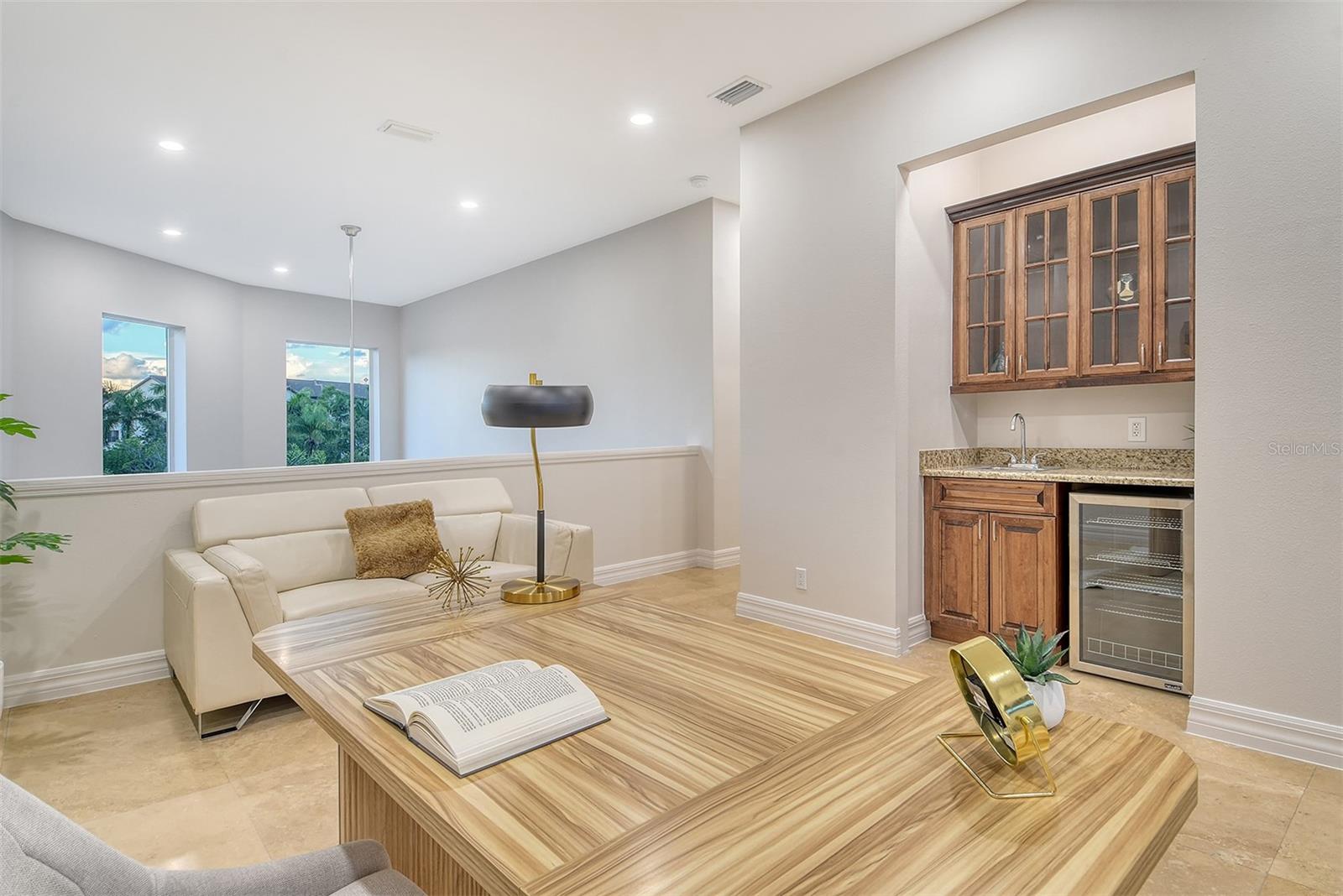HAWKS HARBOR - Residential