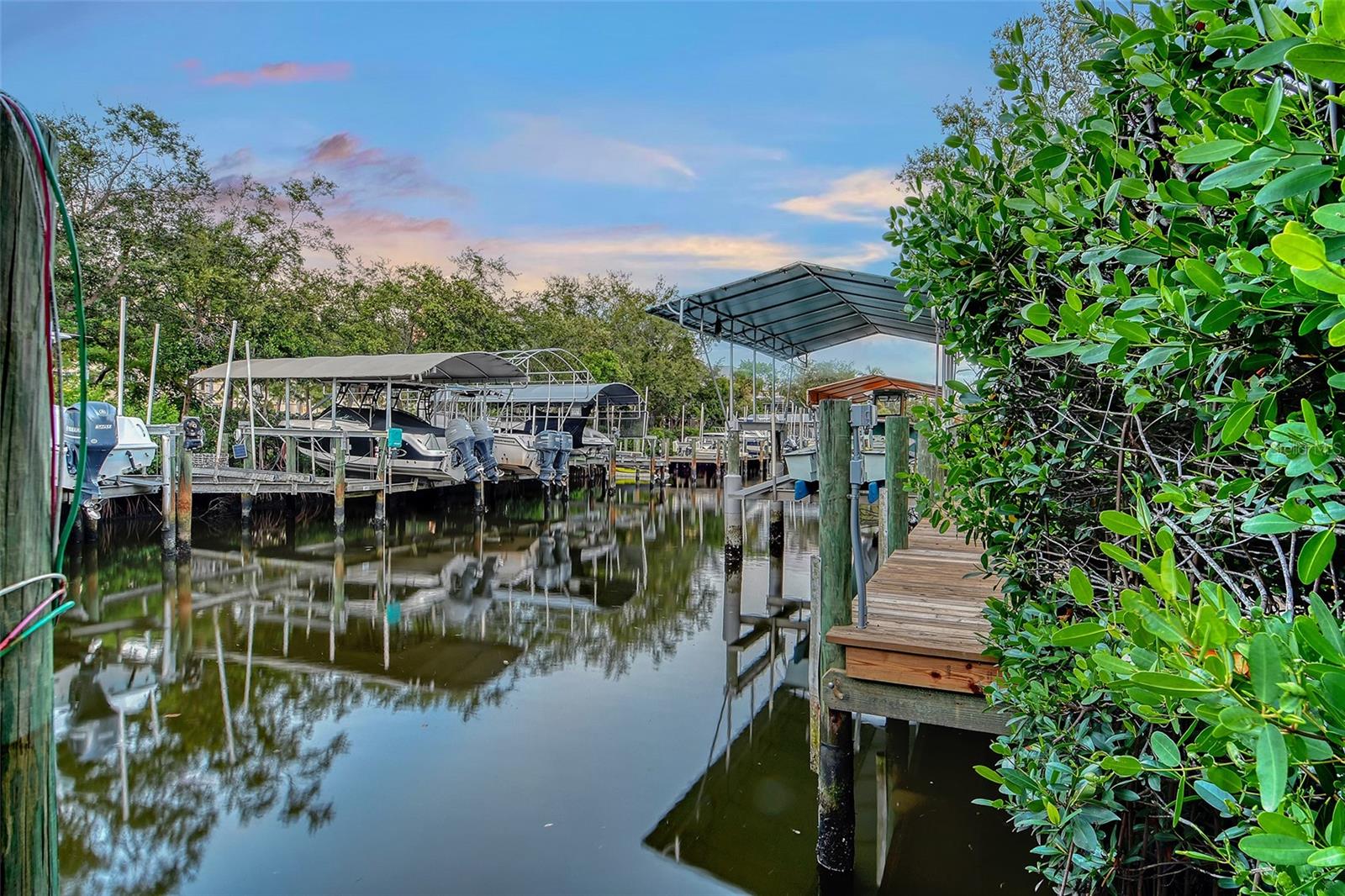 HAWKS HARBOR - Residential