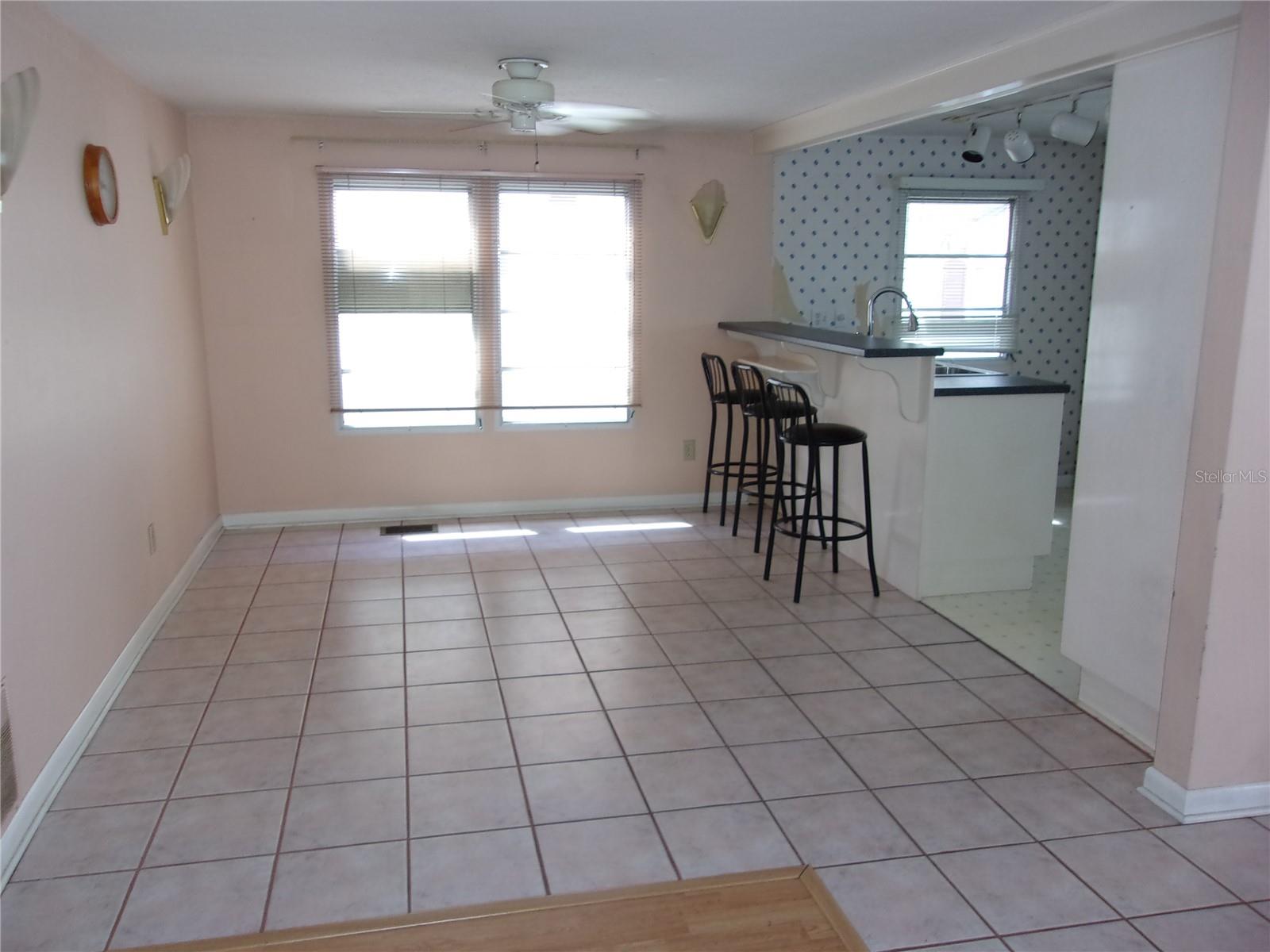 COUNTRY CLUB ESTATES - Residential