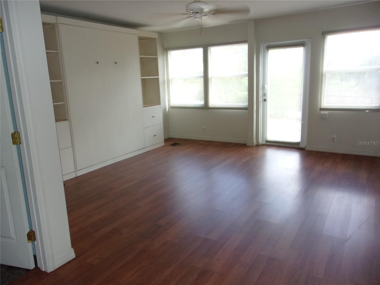 COUNTRY CLUB ESTATES - Residential