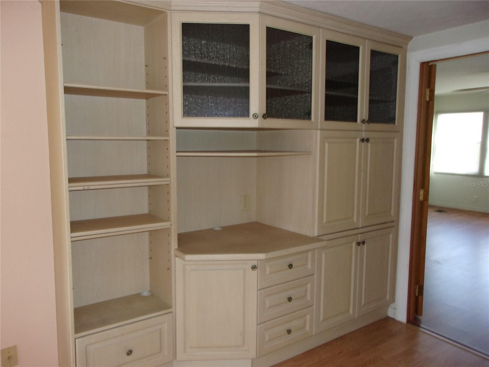 COUNTRY CLUB ESTATES - Residential