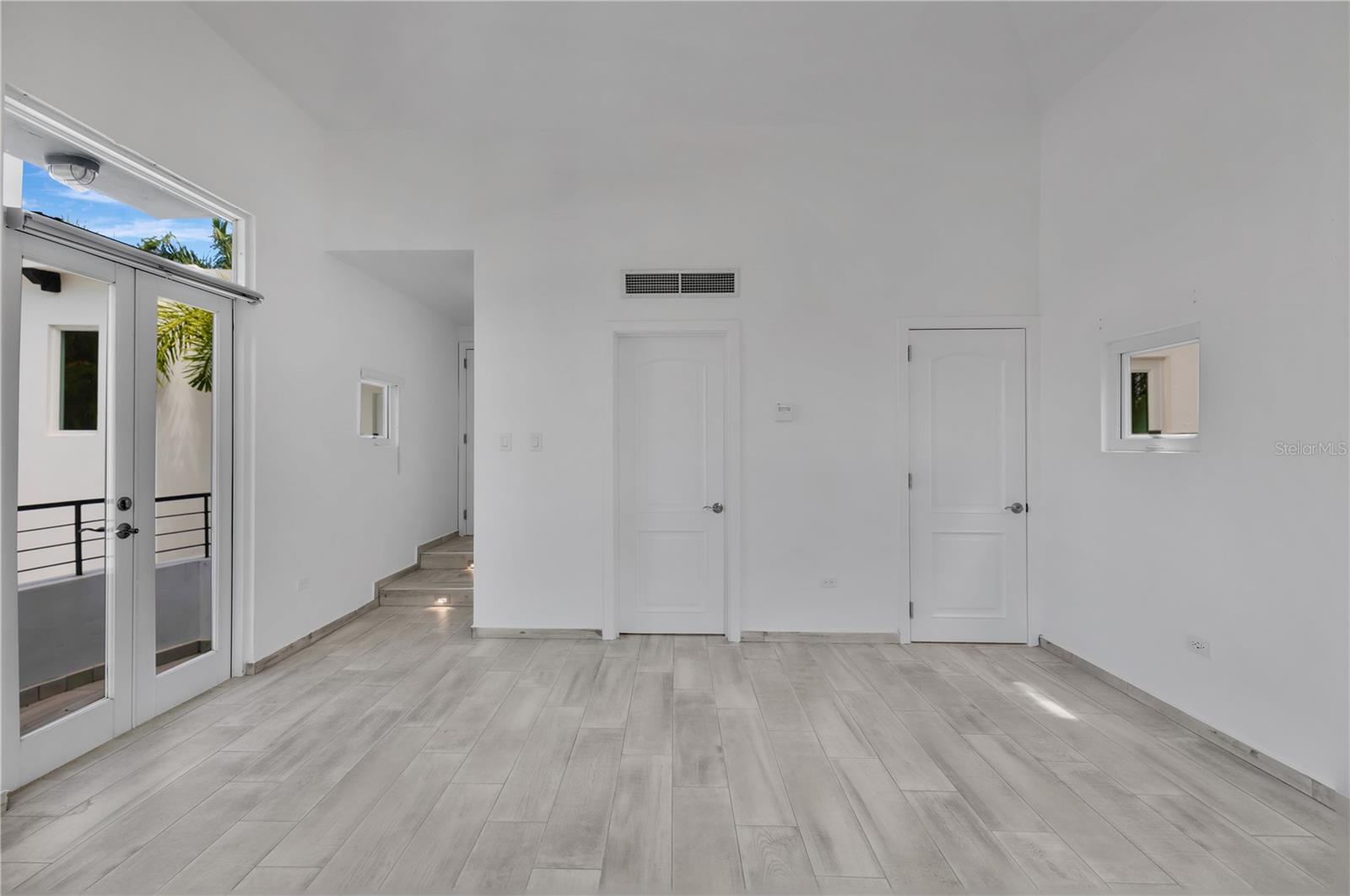 PASEO LAS PALMAS - Residential