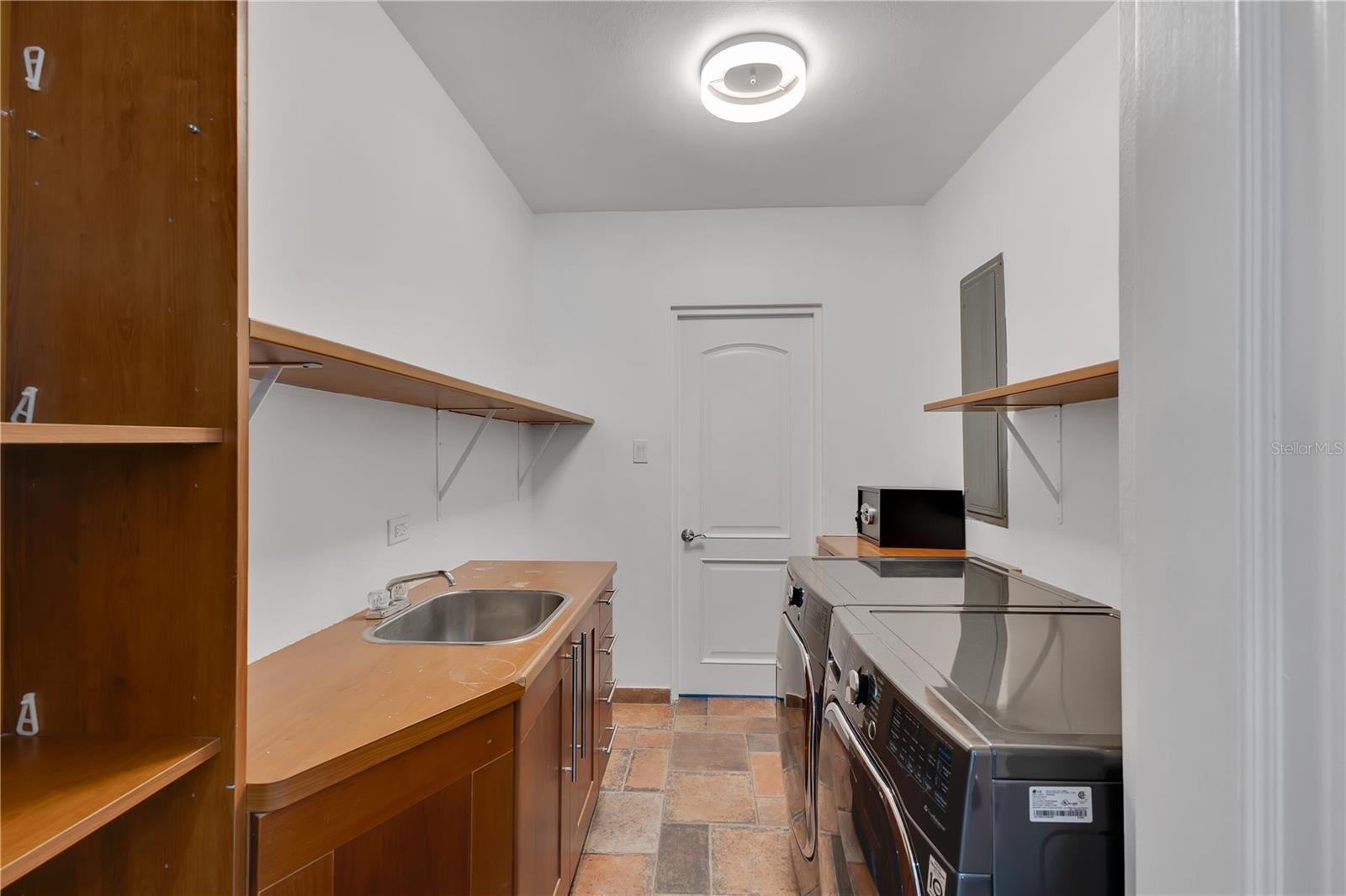 PASEO LAS PALMAS - Residential