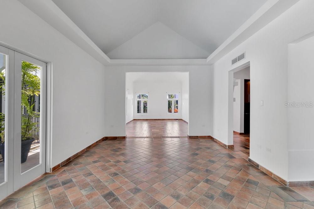 PASEO LAS PALMAS - Residential