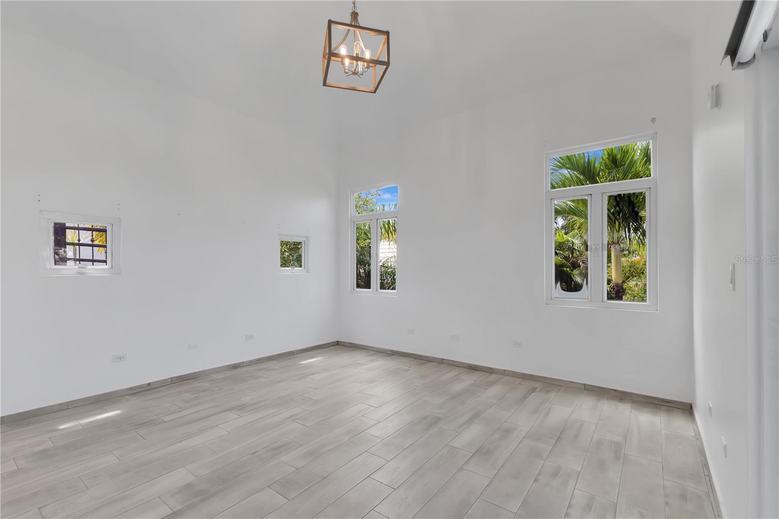 PASEO LAS PALMAS - Residential
