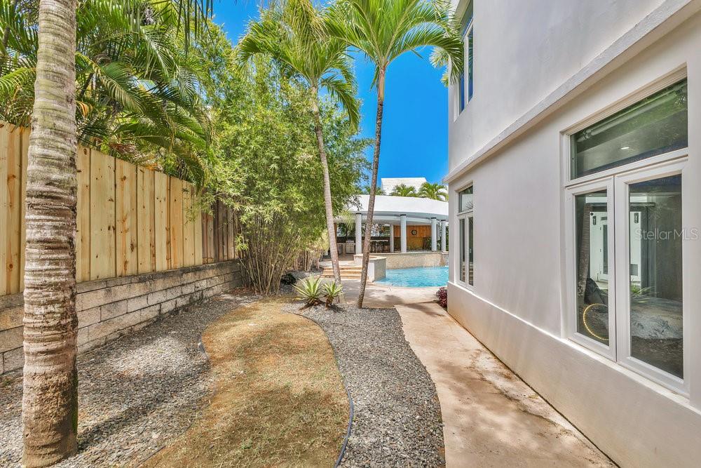 PASEO LAS PALMAS - Residential