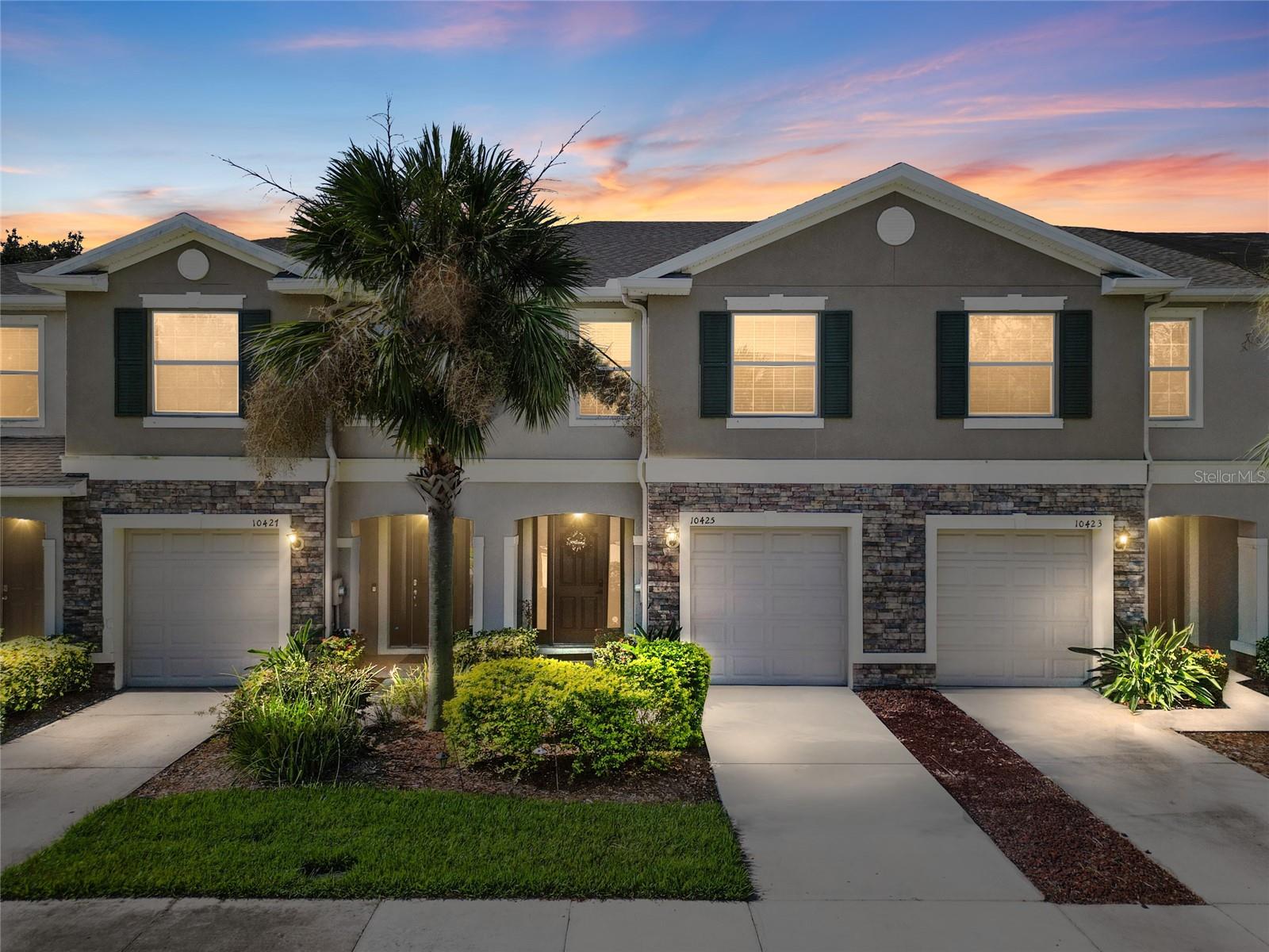 Fully furnished 3-bed, 2.5-bath + 1-Car Garage townhome in Riverview’s gated Avelar Creek North with water, sewer, trash, and Wi-Fi included. Features an open layout, granite kitchen with stainless steel appliances, screened lanai, and spacious primary suite. Community amenities include a community pool and playground. The location is ideal, just minutes shopping and dining at Riverview Town Center, St. Joseph’s Hospital–South, and attractions like Topgolf, numerous natural preserves with Spring access and biking trails, Old McKinney's Farm, Movie Theaters & and more, with easy access to I-75 and Downtown Tampa / Tampa International Airport.