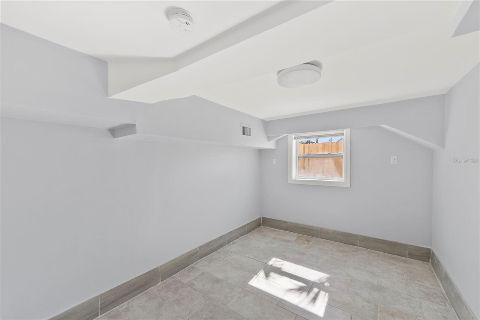 BELLE VISTA BEACH 1ST ADD - Residential Lease