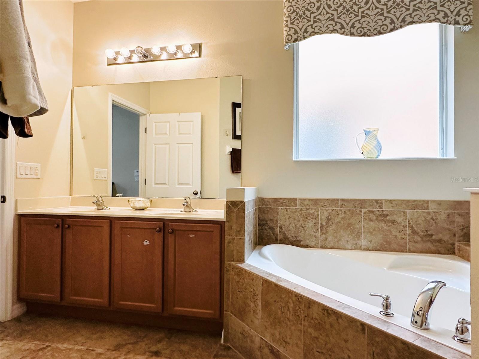 VERANDA PALMS - Residential Lease