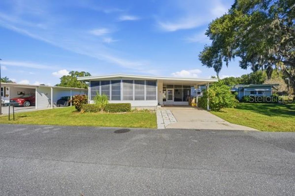 Photo of 101 Mango Cove, Leesburg, FL 34748 (MLS # G5104557)